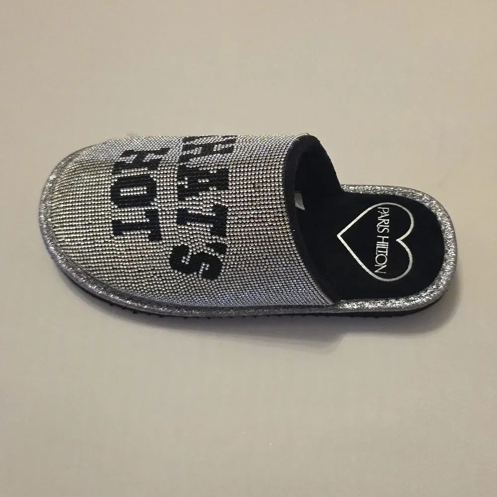 BRAND NEW PARIS HILTON SLIVING  GLITTER RHINESTONE SLIPPERS  THAT's HOT …